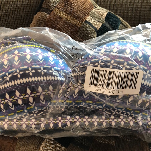 Victoria Secret Wire Less Bra - Picture 3 of 4